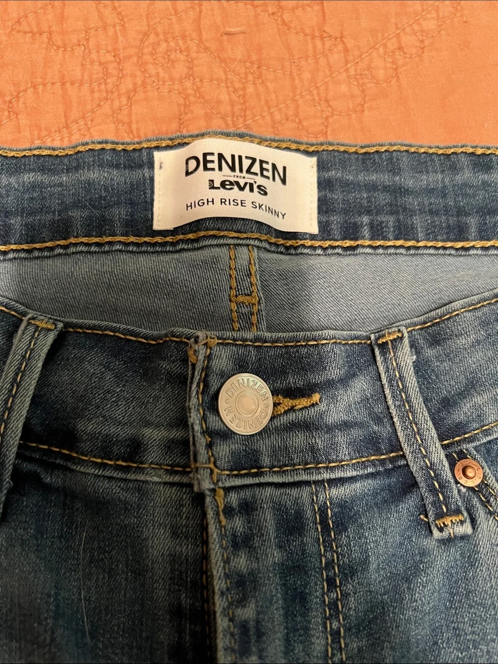 Levi's Skinny Jeans in Mid Blue Wash